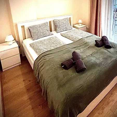 Airportmax Panzio Bed & Breakfast 3*