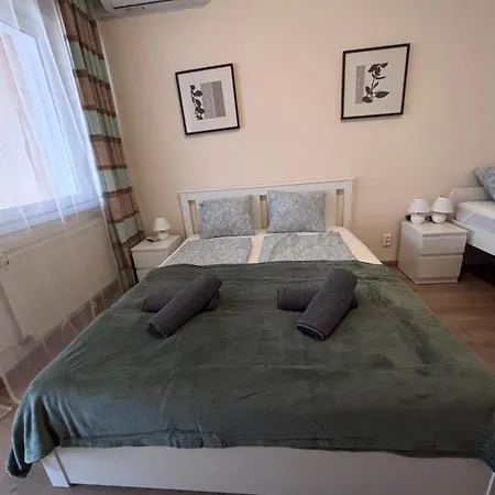 Bed & Breakfast Airportmax Panzio 3*