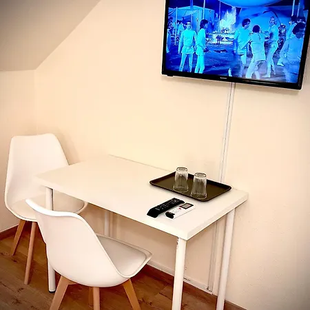 לינה וארוחת בוקר Airportmax Panzio