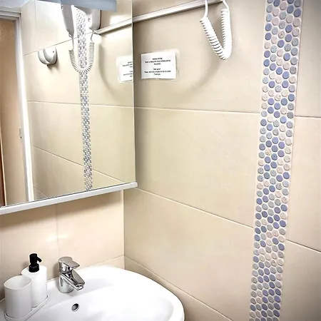 לינה וארוחת בוקר Airportmax Panzio